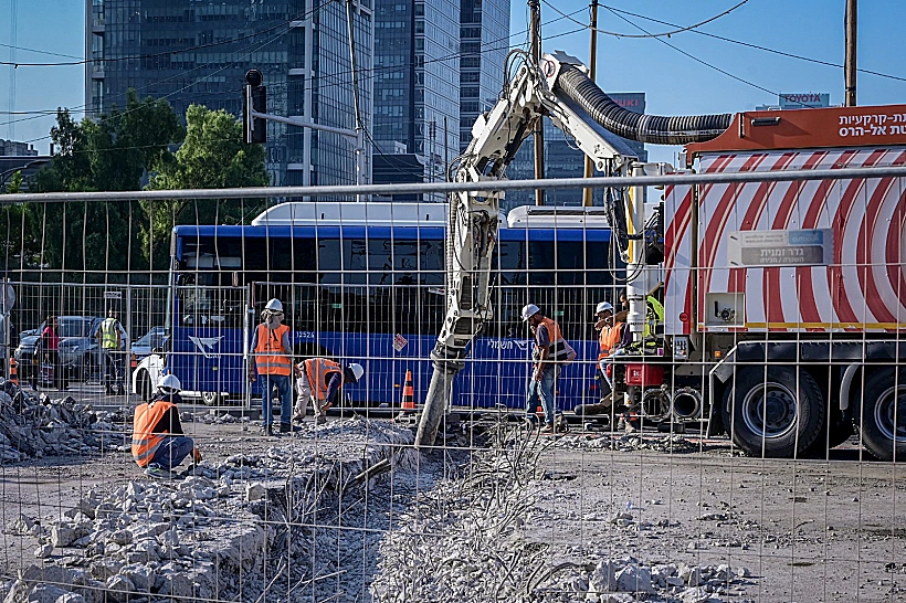 עבודות בגשר השלום בתל אביב