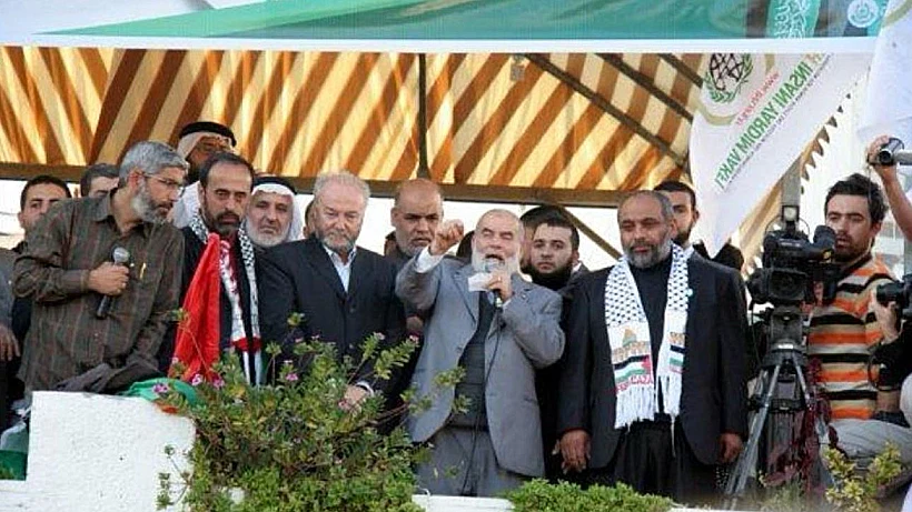 זאהר ביראוי לצד בכירי חמאס