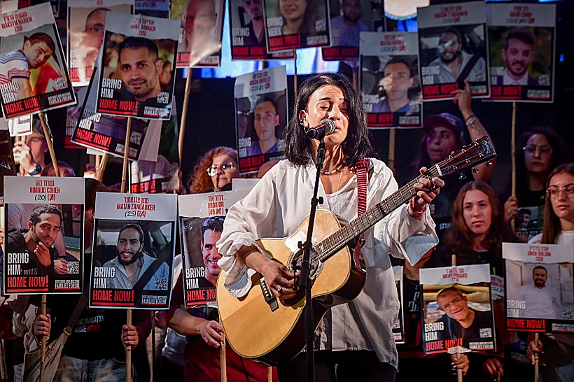 נינט טייב בכיכר החטופים