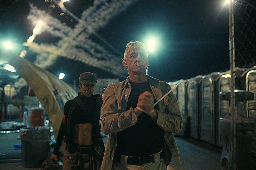 שון פן וטייאנה טיילור ב"קרב רודף קרב"