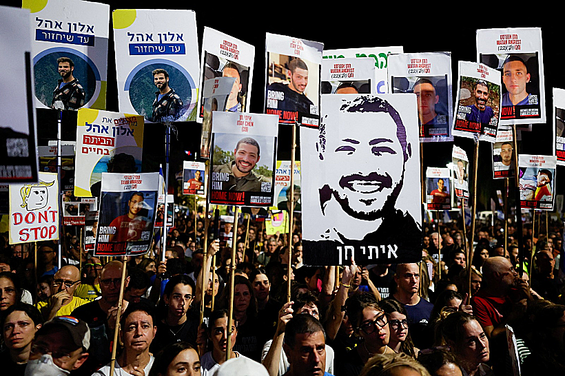 מפגינים למען החטופים בתל אביב