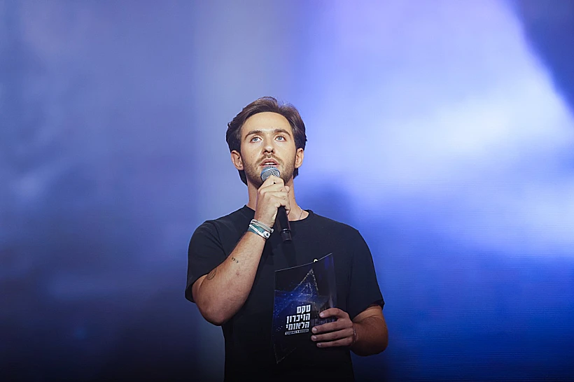 טקס הזיכרון הלאומי של המשפחות לציון שנתיים ל-7 באוקטובר, עומר שם טוב בטקס