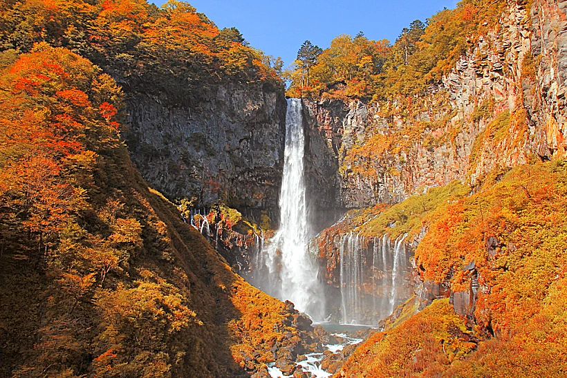 Kegon,falls,in,autumn,season,,nikko,,japan. מפלי קגון בהרי ניקו ביפן