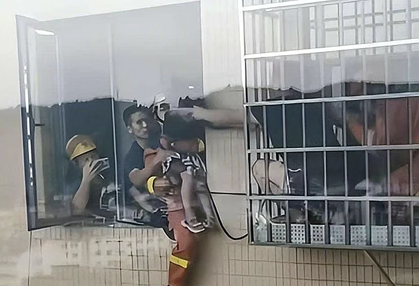 בת 4 נפלה מבניין וניצלה בנס