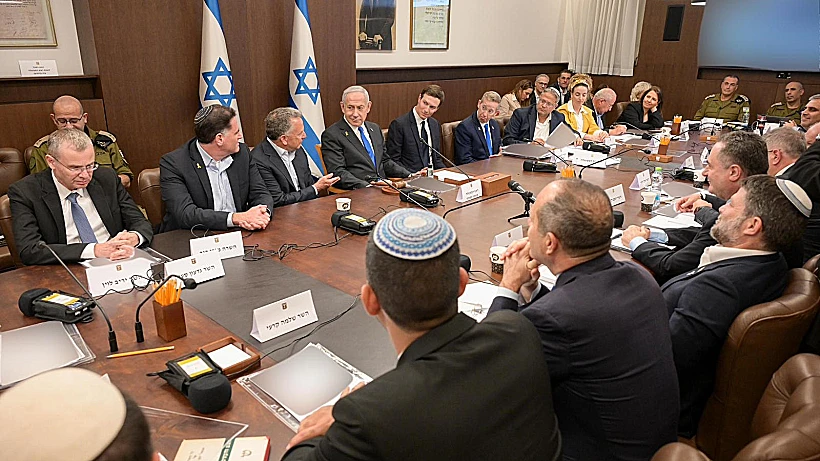 ישיבת הממשלה לאישור ההסכם בנוכחות סטיב ויטקוף וגא'רד קושנר