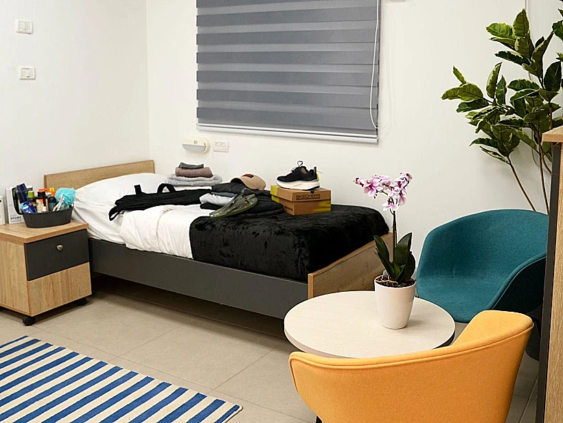 החדרים האישיים של שורדי השבי במתחם הקליטה ברעים