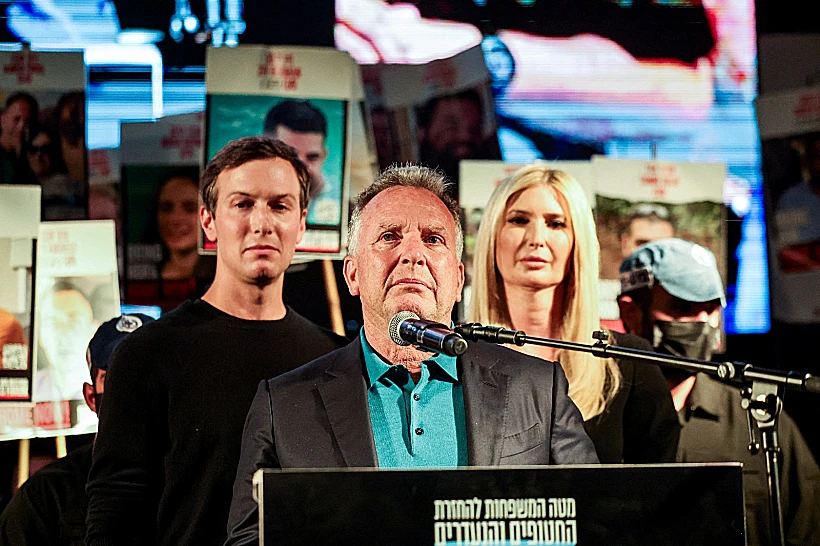 סטיב ויטקוף נואם בכיכר החטופים