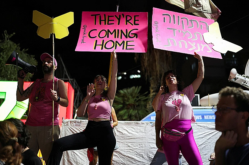 רבבות מפגינים בכיכר החטופים