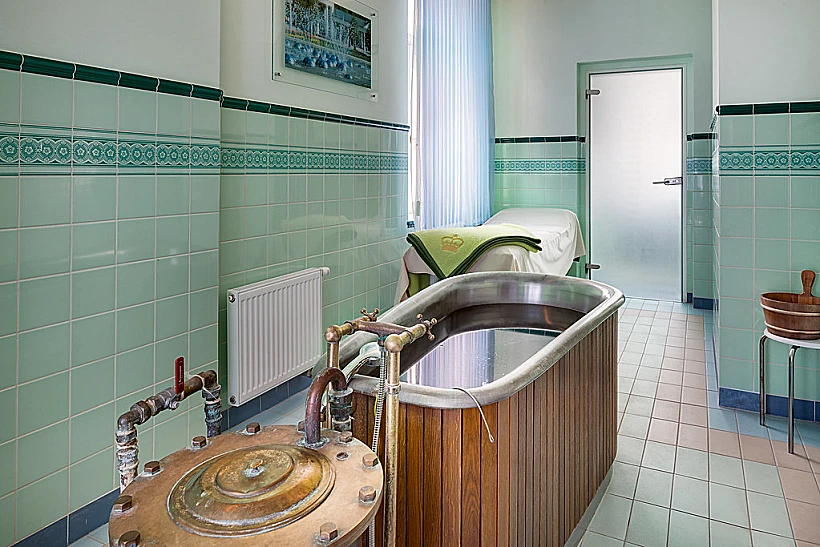 טיפול באמבטיית פחמן מלונות Ensana מריאנסקה לאזנה