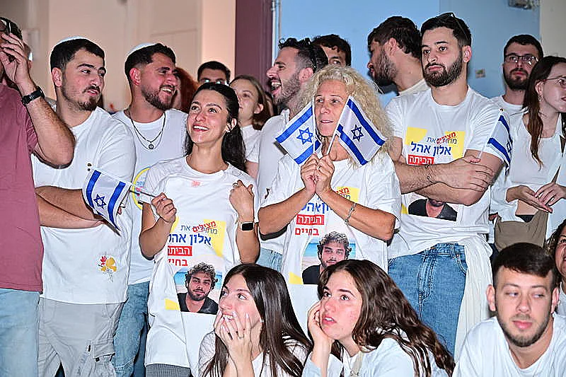 משפחתו וחבריו של אלון אהל מצפים לשחרורו במושב לבון