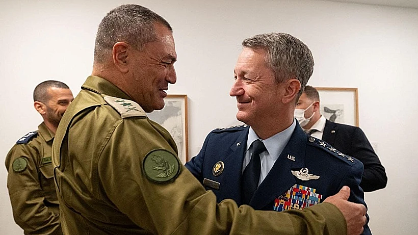 הרמטכ"ל אייל זמיר עם יו"ר המטות המשולבים של צבא ארצות הברית, גנרל דן קיין