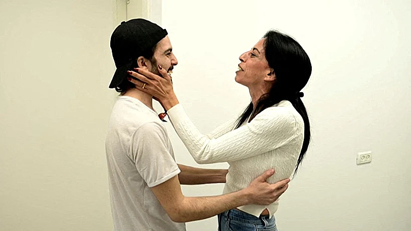 מתן צנגאוקר במפגש הראשון עם אימו עינב