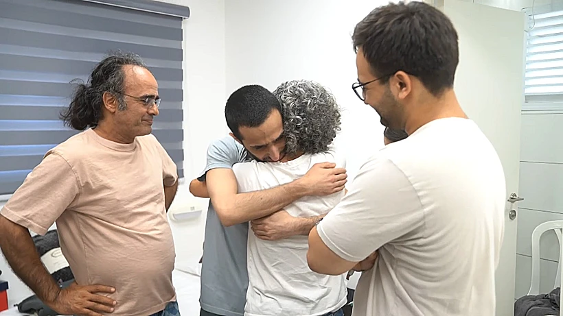 נמרוד כהן במפגש הראשון עם משפחתו ברעים