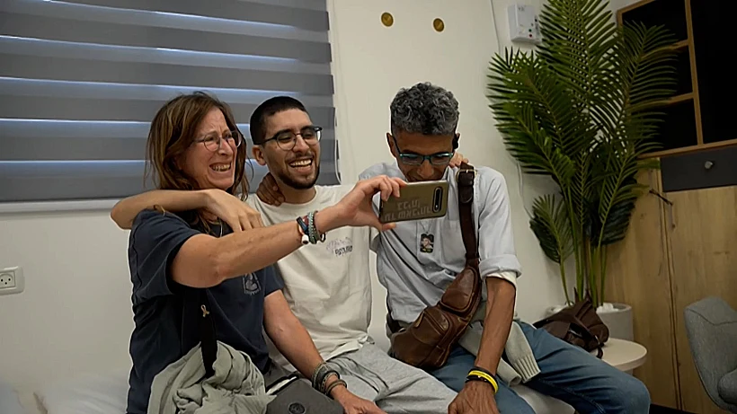 אביתר דוד במפגש הראשון עם משפחתו ברעים