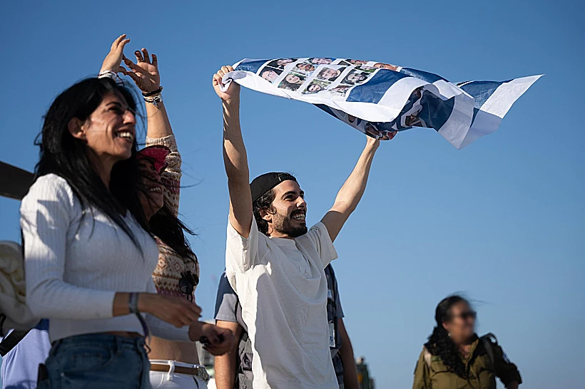 שורד השבי מתן צנגאוקר ומשפחתו