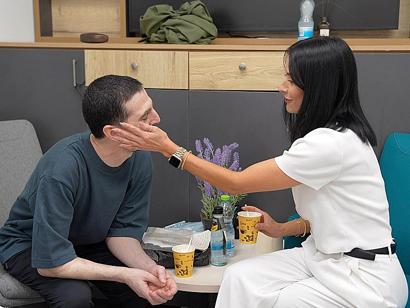 המפגש הראשון של אלקנה בוחבוט עם אשתו רבקה