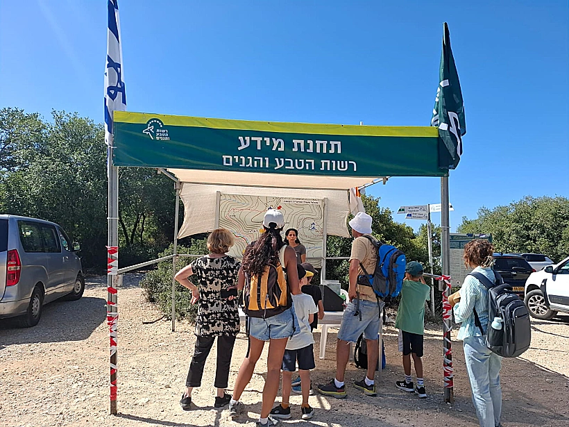 תחנת המידע בחניון האגם ושוויצריה הקטנה