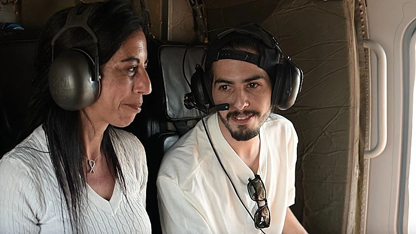 מתן צנגאוקר עם אימו עינב במסוק בדרך לבית החולים