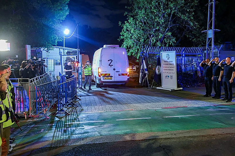 ארונות החללים החטופים מגיעים למכון לרפואה משפטית באבו כביר