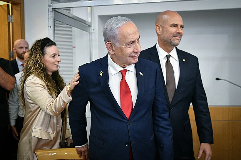 רה"מ בנימין נתניהו לצד יו"ר הכנסת אוחנה והשרה סילמן בבית המשפט