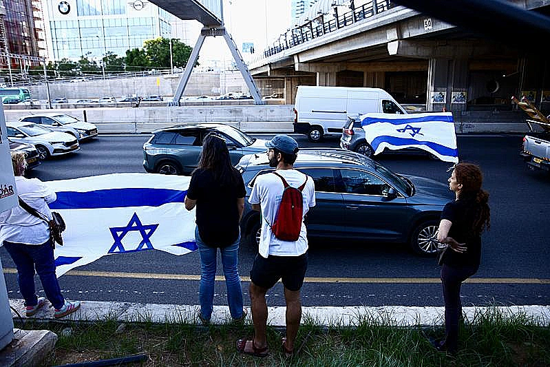 מסע ההלוויה של גיא אילוז בראשון לציון