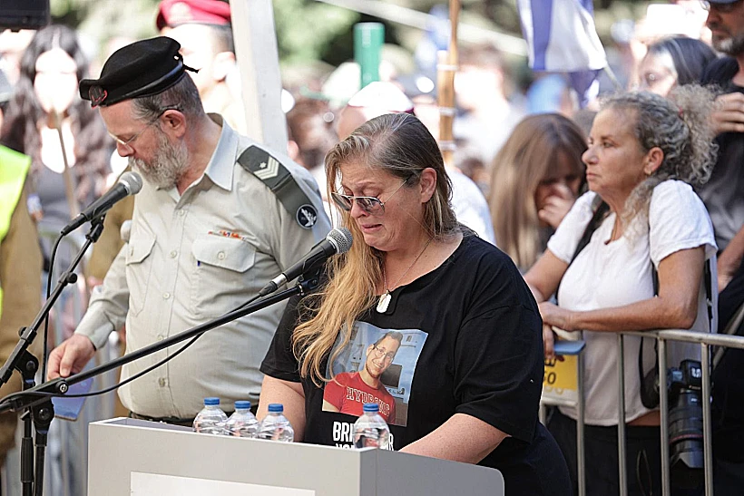 חירות, אימו של תמיר נמרודי, סופדת לו בהלווייתו