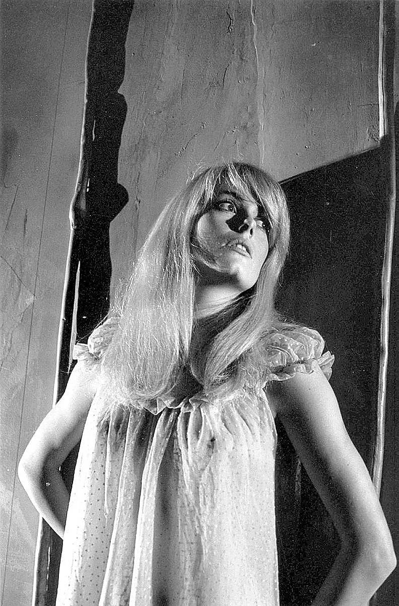 קתרין דנב ב"רתיעה"