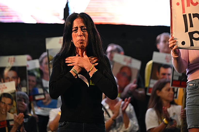 עינב צנגאוקר בכיכר החטופים