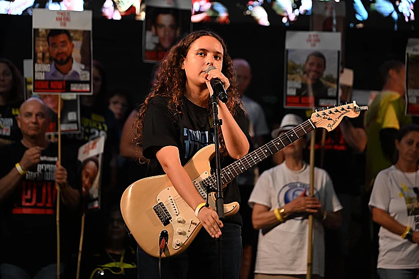 טליה דנציג בכיכר החטופים