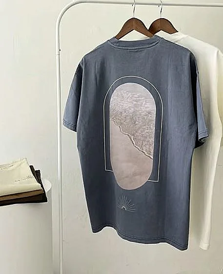 אחת החולצות שנמצאות תחת המותג של עומרי