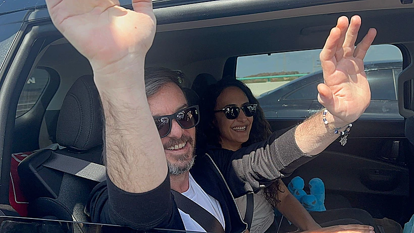 דוד קוניו חוזר הביתה, עם אשתו שרון אלוני-קוניו