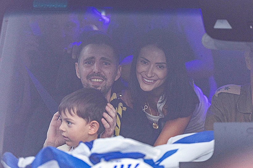 אלקנה בוחבוט חוזר לביתו במבשרת ציון