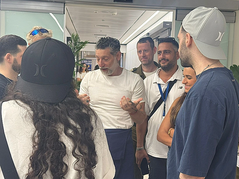 מתוך המפגש המרגש של אסף גרניט עם החטופים