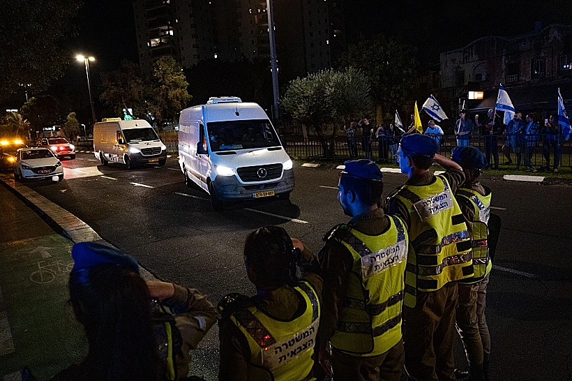 ארונות של חללים חטופים מגיעים למכון לרפואה משפטית באבו כביר