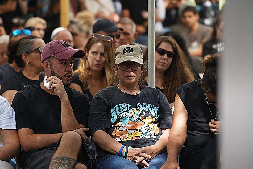 הלווייתו של רונן אנגל בניר עוז