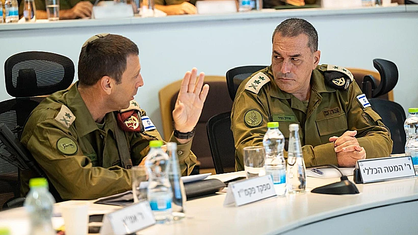 הרמטכ"ל אייל זמיר ואלוף פיקוד מרכז אבי בלוט בהערכת מצב מטכ"לית