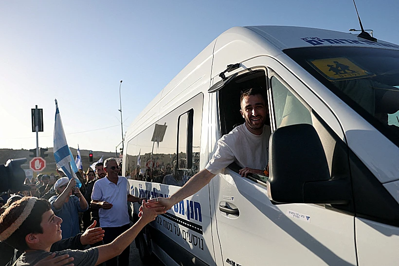 אבינתן אור חוזר לביתו בשילה