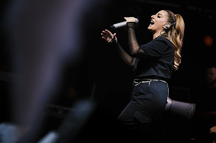 שרית חדד מופיעה באמפי קיסריה