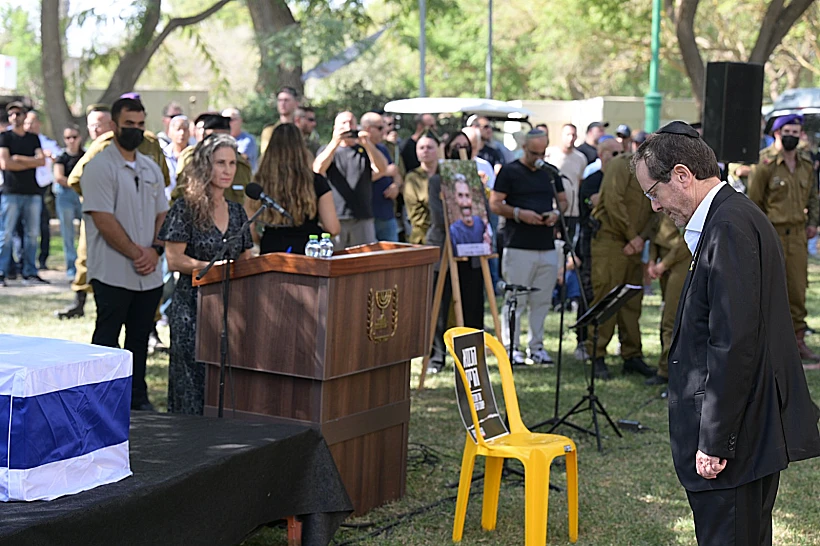 הנשיא הרצוג בהלווייתו של תמיר אדר בניר עוז