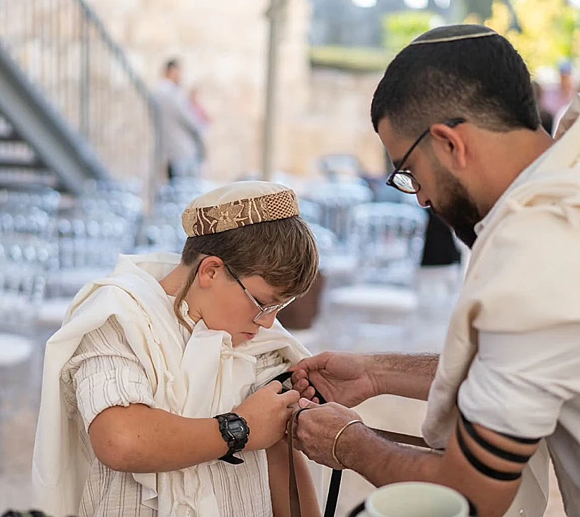 חנן בן ארי ובנו