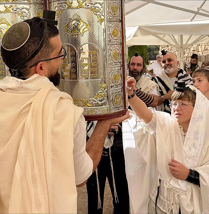 חנן בן ארי ובנו