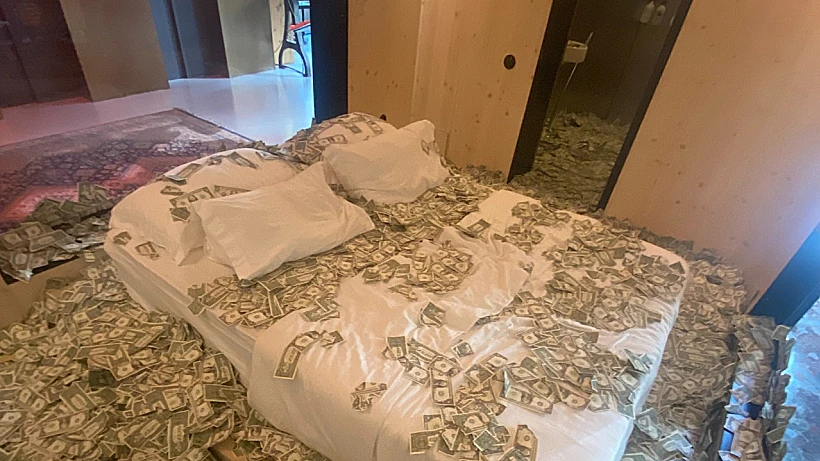 מיטת הדולרים במלון "The Zero Hotel"