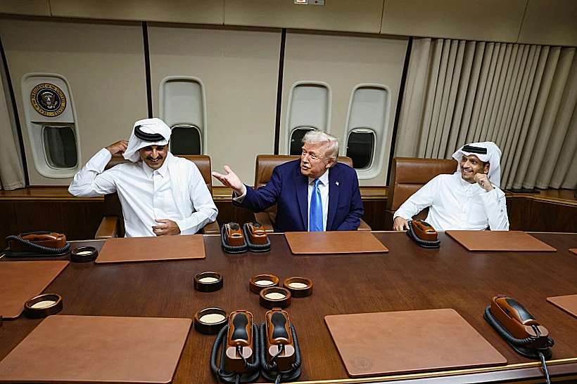 טרמאפ בפגישה עם אמיר קטר ושר החוץ הקטרי על ה-airforce 1