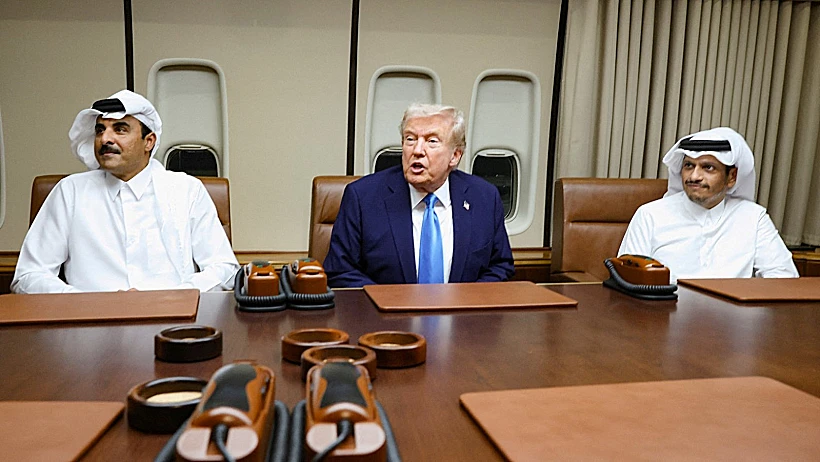 טרמאפ לצד אמיר קטר וראש ממשלת קטר באייר פורס 1