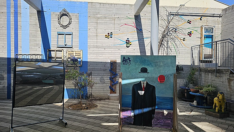 החצר של "ארט קיימא", כפר סבא