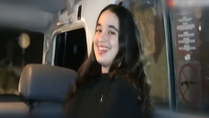 גלי טרשצ'נסקי על רכב הצלב האדום, רגע לפני השחרור מהשבי