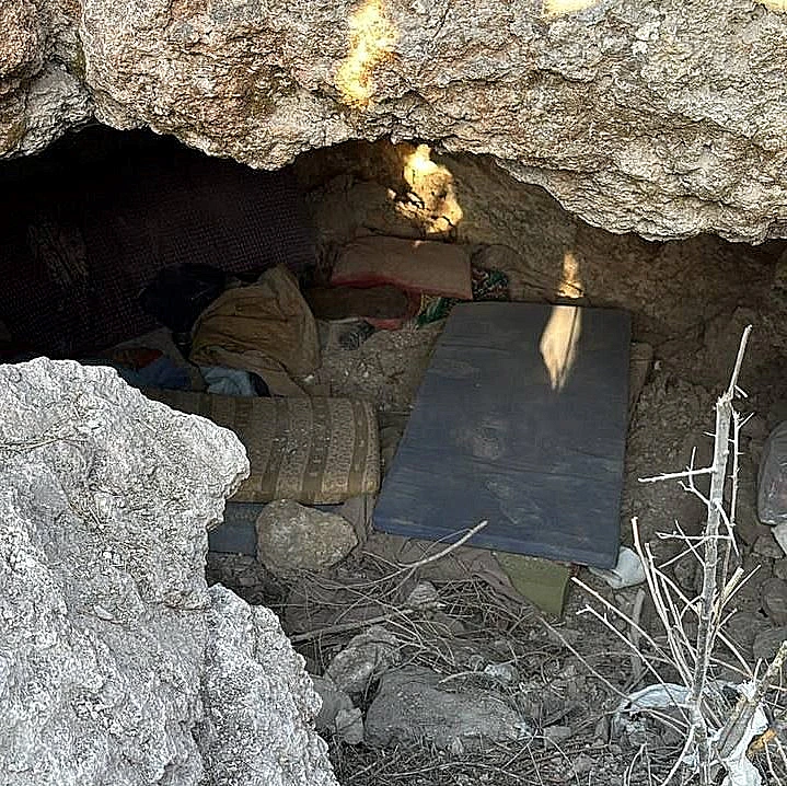 המערה בה התחבאו המחבלים באזור הכפר קוד