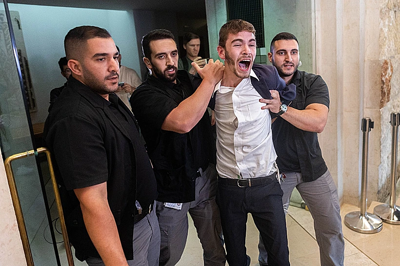 מהומה בבג"ץ בנושא אכיפת חוק הגיוס