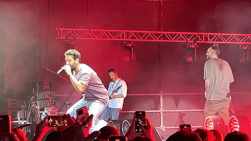 טונה עם רביד פלוטניק בלייב פארק