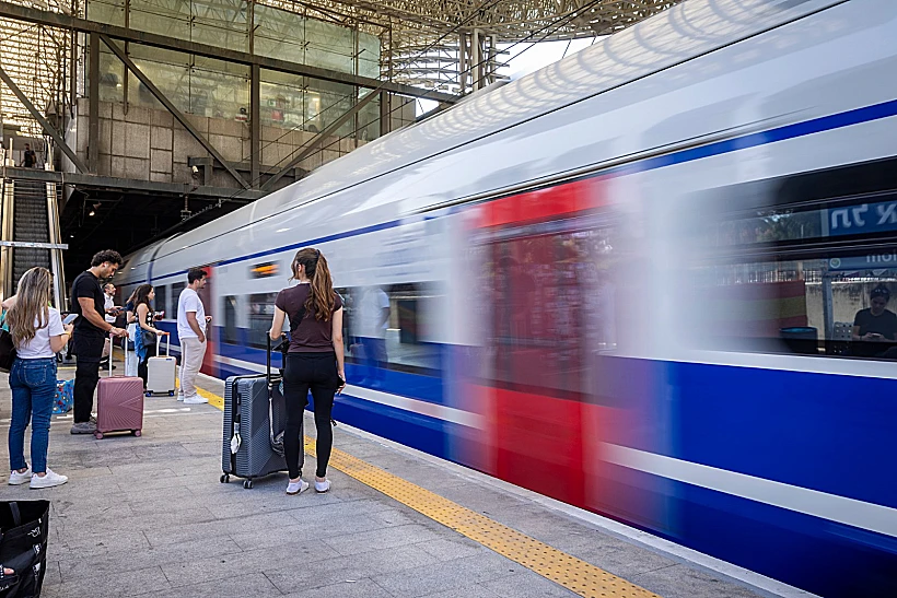 רכבת ישראל בתחנת תל אביב השלום